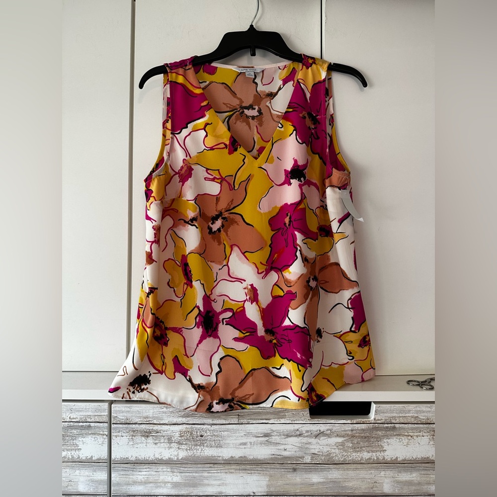 🌸 Nine West Floral Sleeveless Blouse Medium NWT Lined V-Neck